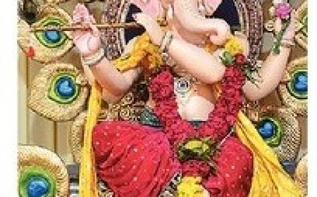 केळीच्या पावडरपासून साकारली गणेशमूर्ती