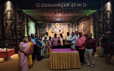 शामनगरचा राजा सार्वजनिक श्री गणेशोत्सव मंडळ शामनगर जोगेश्वरी पुर्व मुंबई या मंडळाकडून स्वच्छता दूतांच्या हस्ते महाआरती