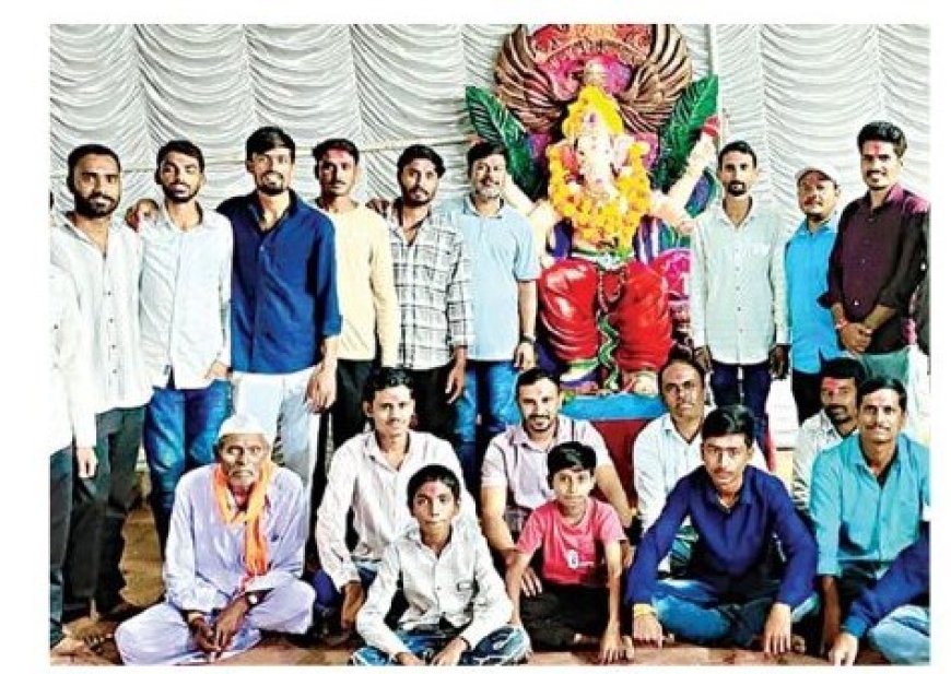 नवश्या गणपती मित्रमंडळातर्फे नऊ फुटांच्या मूर्तीची प्रतिष्ठापना