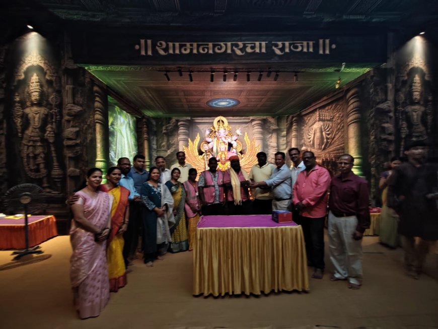 शामनगरचा राजा सार्वजनिक श्री गणेशोत्सव मंडळ शामनगर जोगेश्वरी पुर्व मुंबई या मंडळाकडून स्वच्छता दूतांच्या हस्ते महाआरती